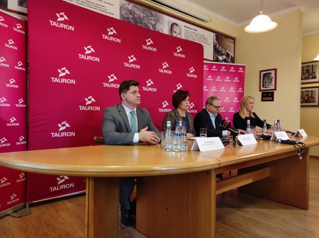 Konferencja prasowa w Energetyce Cieszyńskiej, od lewej: Marcin Staniszewski (Prezes TAURON Ciepło), Gabriela Staszkiewicz (Burmistrz Miasta Cieszyna), Wojciech Frank (Prezes EC), Małgorzata Kuś (Rzecznik TAURON)